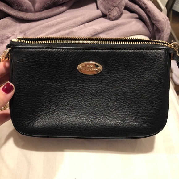 Coach Handbags - ⚡️⚡️⚡️Coach wristlet